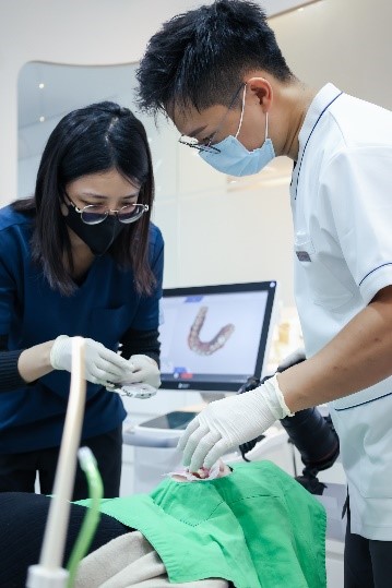 牙拜醫師：牙齒貼片價格大公開！陶瓷貼片、樹脂貼片優缺點解析